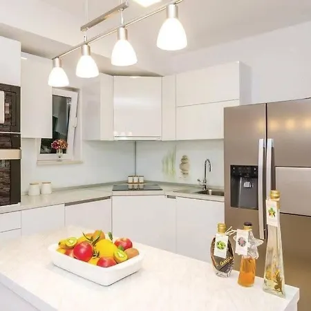 Kate - By Guide * Dubrovnik