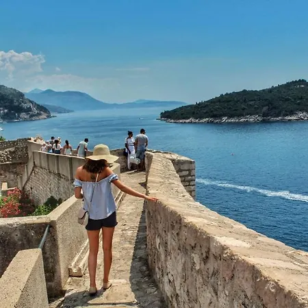 Kate - By Guide Villa *