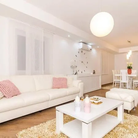 Kate - By Guide Villa